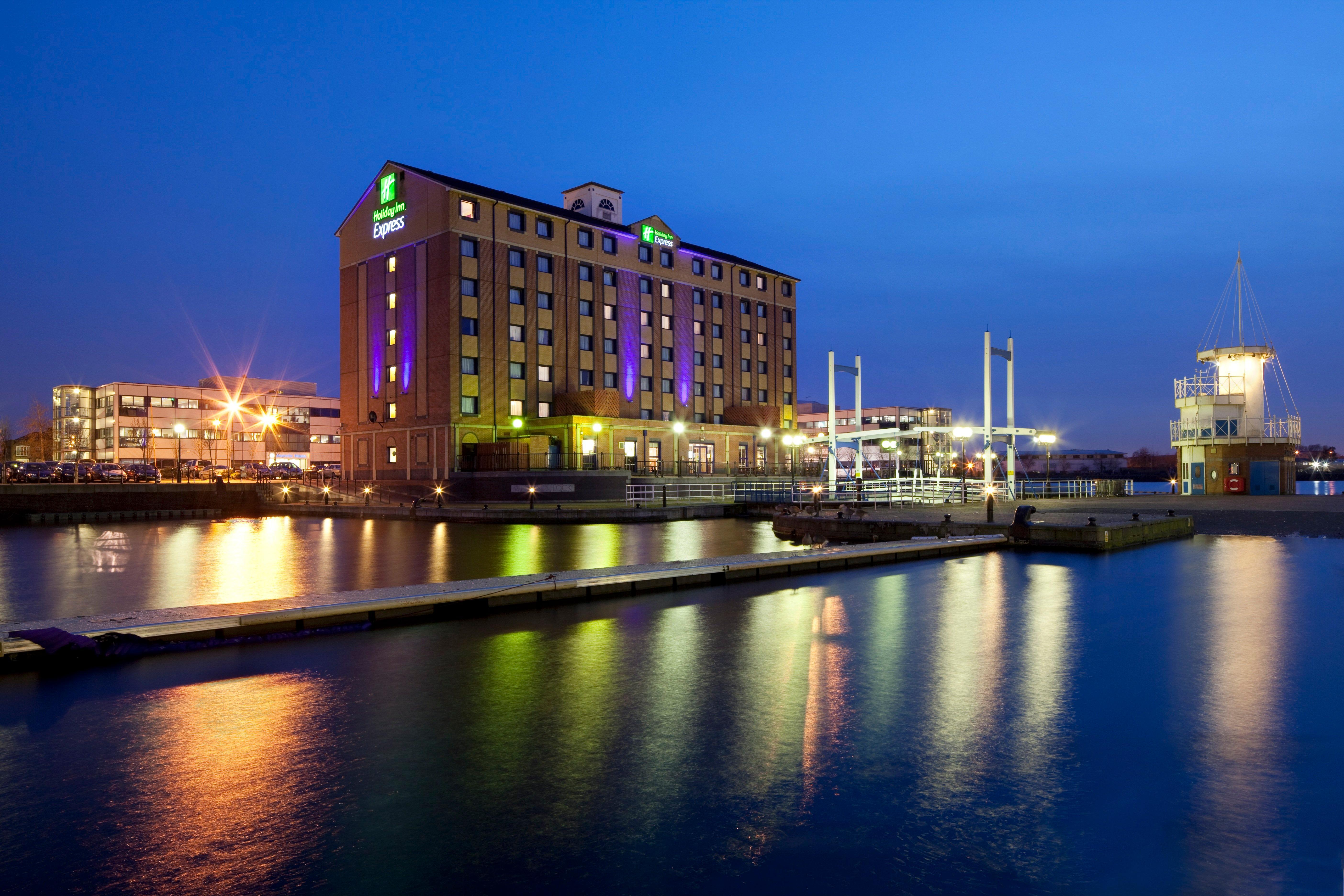 Holiday Inn Express Manchester - Salford Quays, An Ihg Hotel Εξωτερικό φωτογραφία